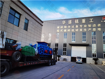 1810石料厂对辊制砂机发货现场